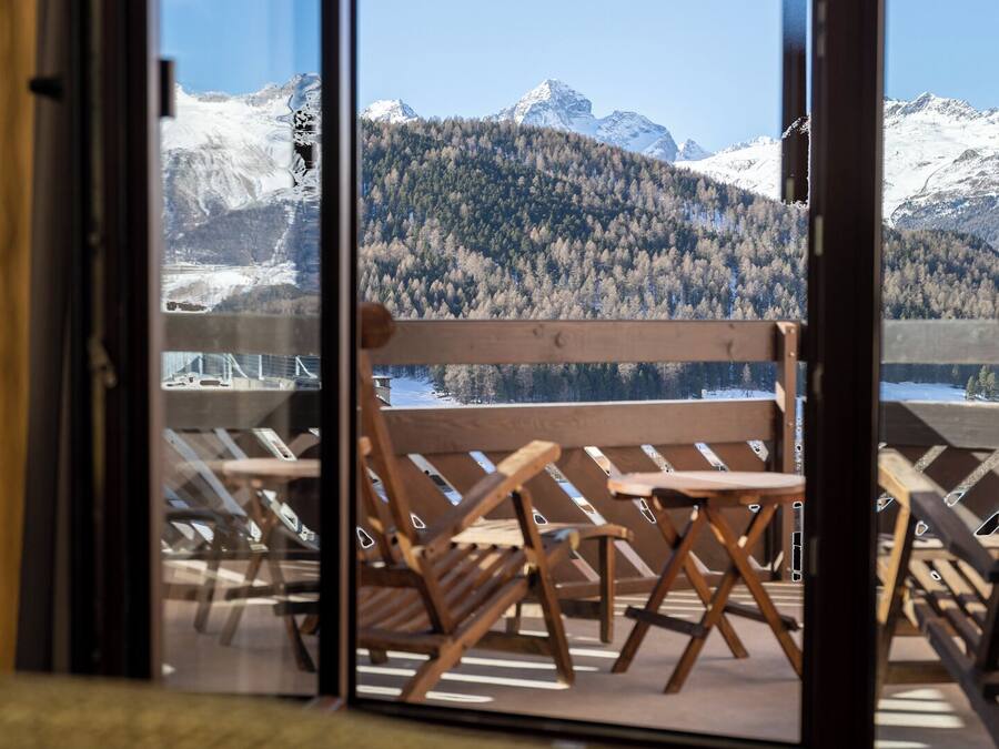 Residence Junior Suite Southwest Upper Floor | Living area | 55-inch flat-screen TV with digital channels