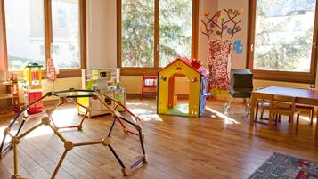 Área de juegos infantiles bajo techo