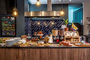 Free daily full breakfast - 84 DC Bogotá By OxoHotel (Bogotá)