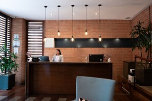 Reception - 84 DC Bogotá By OxoHotel (Bogotá)