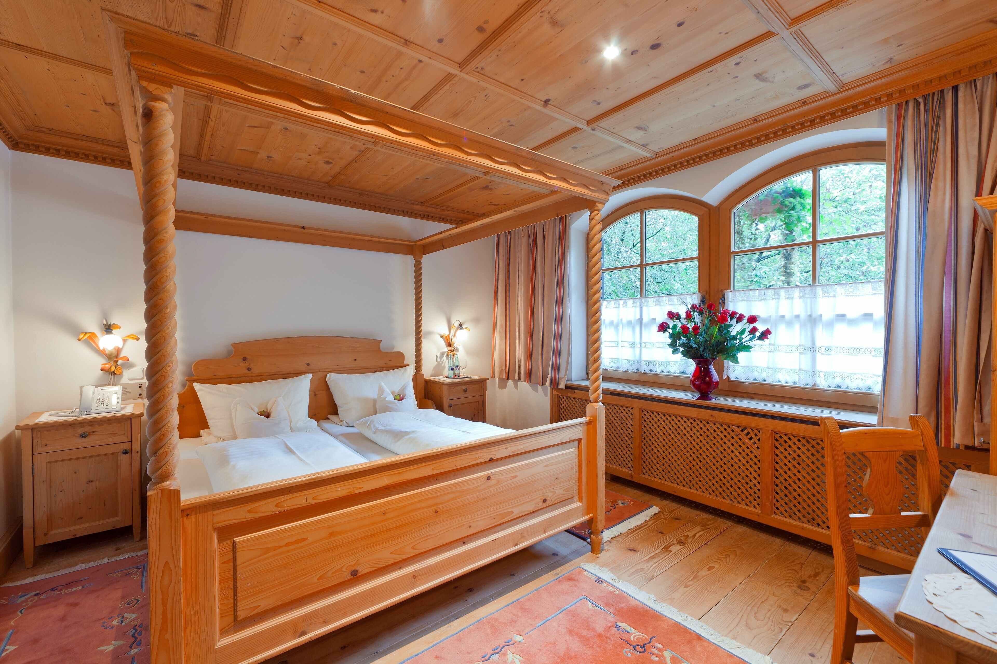 3 bedrooms, premium bedding, down duvets, in-room safe