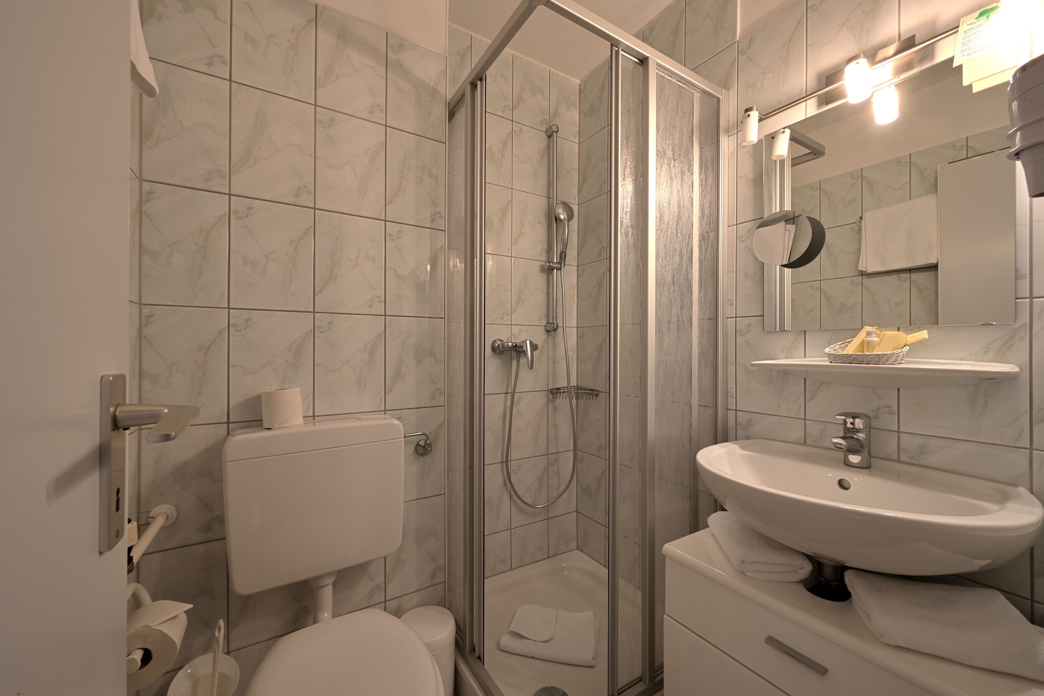 single room | bathroom | shower, free toiletries, hair dryer, towels