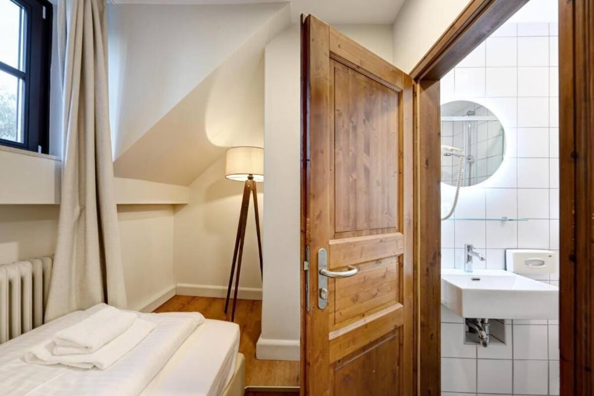 Camera singola | Biancheria da letto ipoallergenica, minibar, una cassaforte in camera