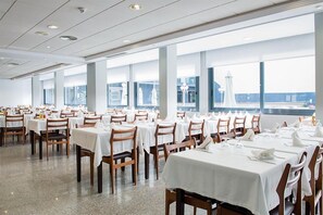 Breakfast, lunch, dinner served; Mediterranean cuisine  - Hotel Melina (Benidorm)