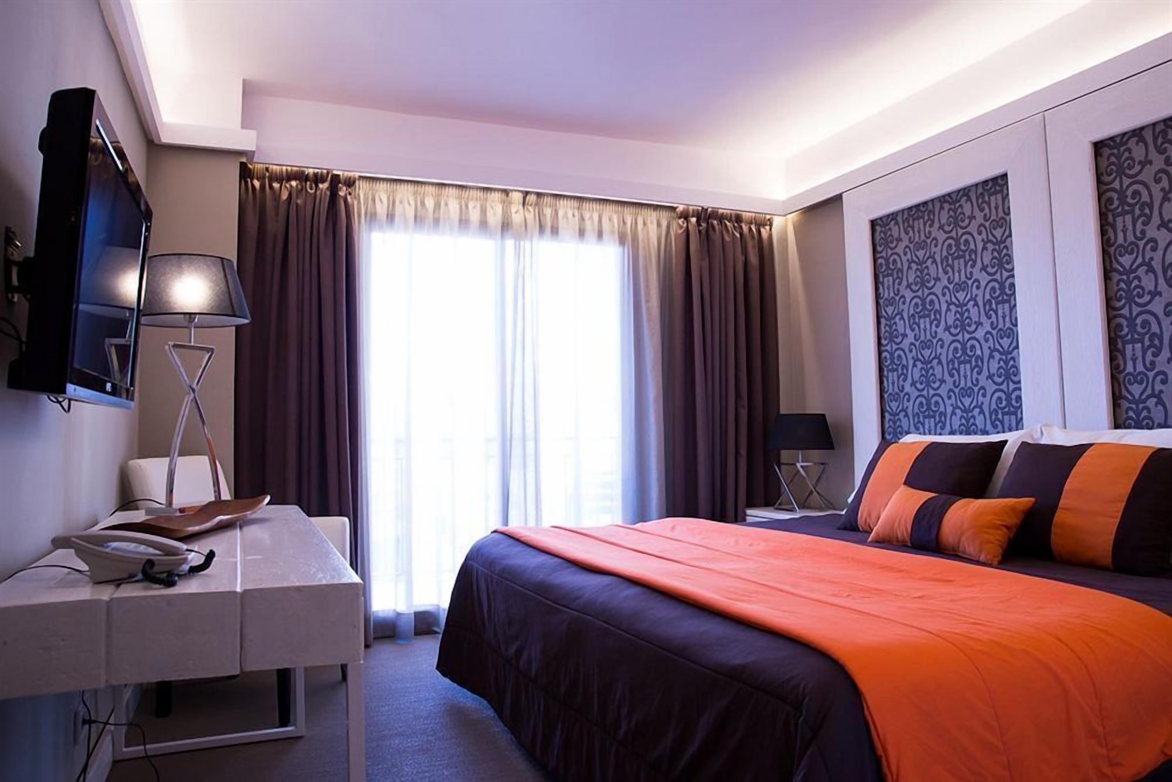 1 bedroom, pillow-top beds, desk, blackout curtains