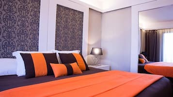 Colchones con pillow-top, escritorio, cortinas blackout y wifi gratis