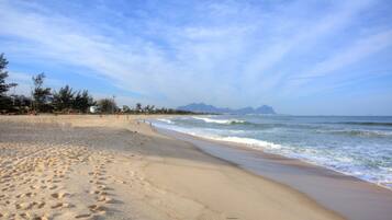 Weißer Sandstrand, Cabañas (kostenlos), Sonnenschirme