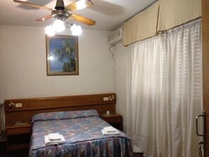 Camas com colchões pillow-top, cofres nos quartos