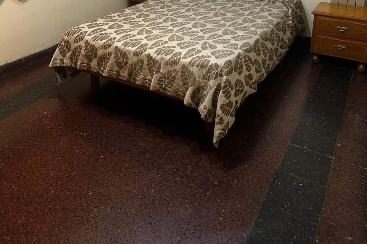 Single Room | Pillowtop beds, in-room safe