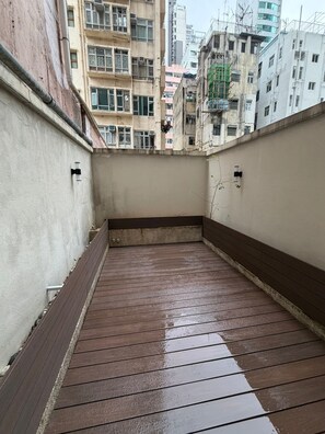 Wooden Courtyard Suite | Terrace/patio