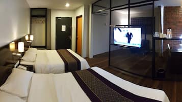 Habitació Deluxe, 2 llits de matrimoni | Caixa forta a l'habitació, decoració individual i mobiliari individual