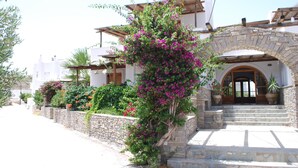 Exterior - Siroco's Rooms & Studios (Paros)