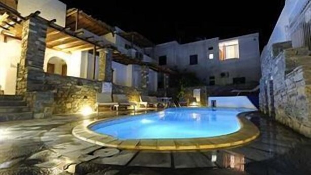 Seasonal outdoor pool, sun loungers - Siroco's Rooms & Studios (Paros)