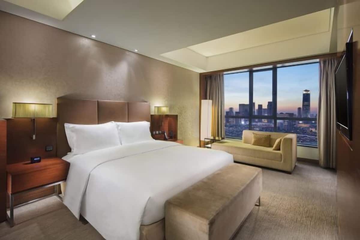 1 bedroom, premium bedding, down duvets, minibar