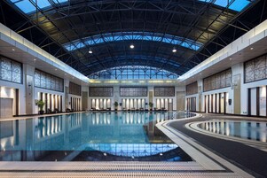 2 piscinas techadas, guardavidas en la propiedad