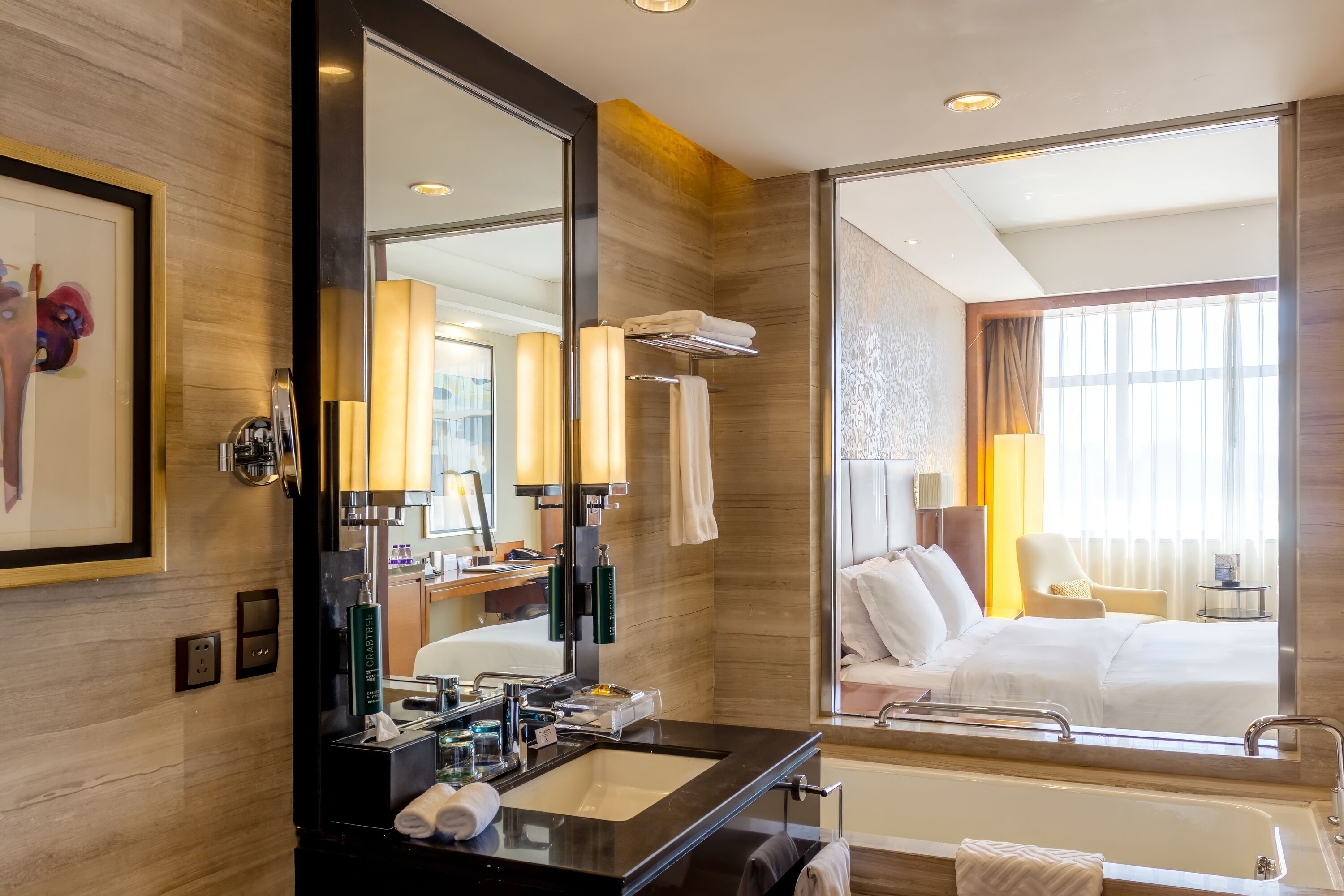 1 bedroom, premium bedding, down duvets, minibar