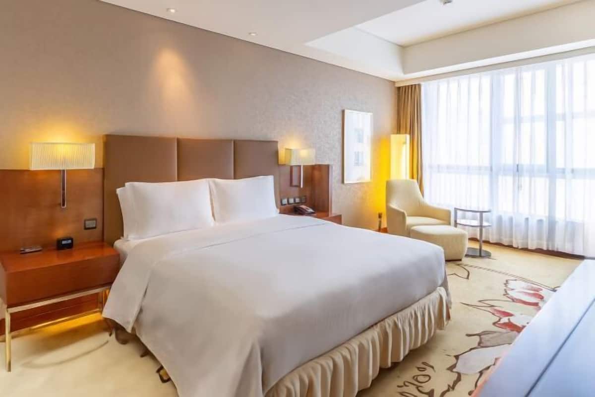 1 bedroom, premium bedding, down duvets, minibar
