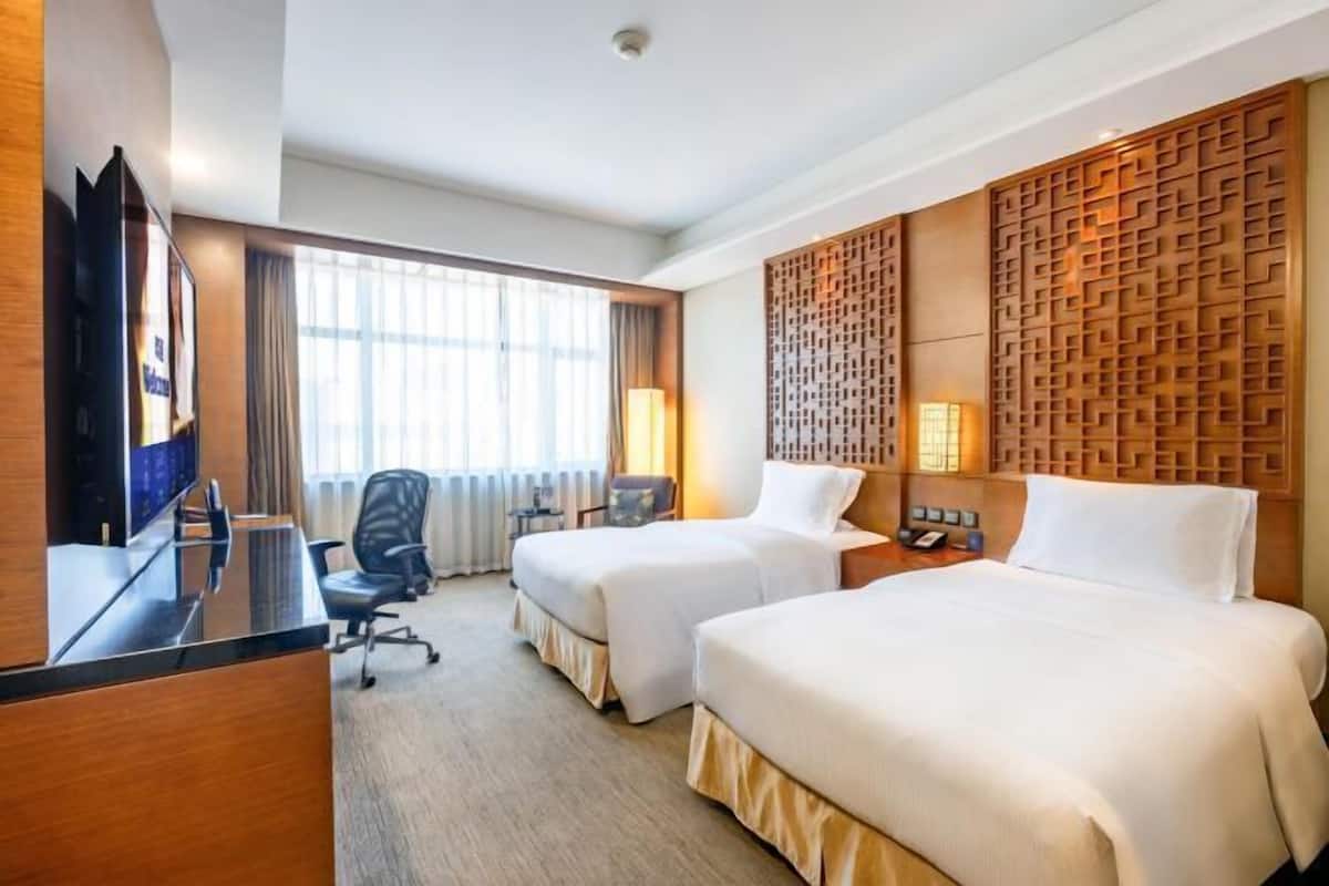 1 bedroom, premium bedding, down duvets, minibar
