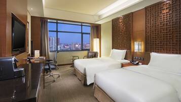 1 bedroom, premium bedding, down duvets, minibar