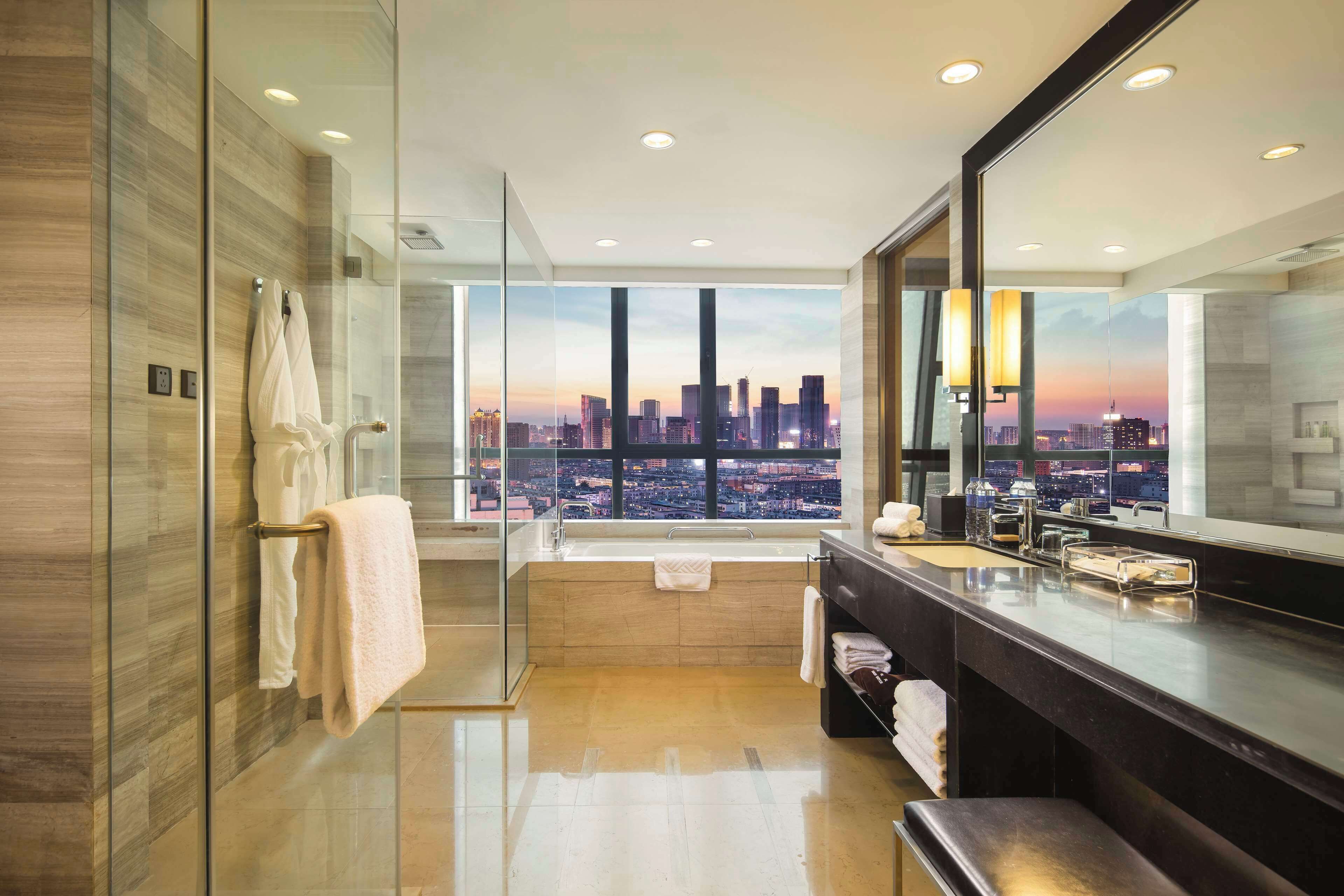 Executive Room, 1 King Bed, Club Lounge Access | Bathroom | Separate tub and shower, deep soaking tub, rainfall showerhead