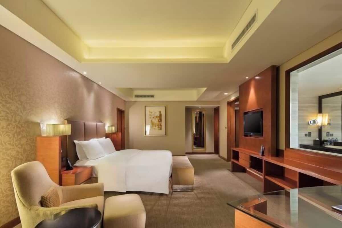 1 bedroom, premium bedding, down duvets, minibar
