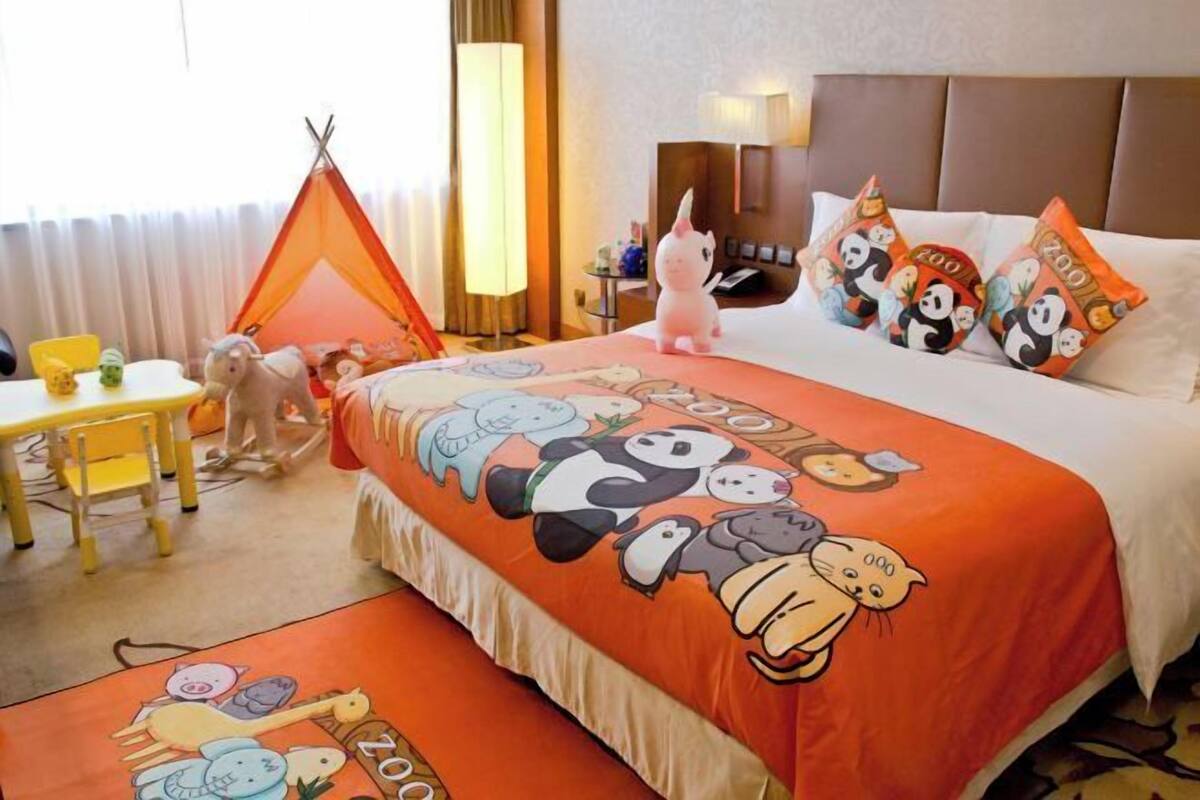 Premium bedding, down comforters, minibar, in-room safe