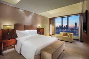 Living area - DoubleTree by Hilton Hotel Shenyang (Shenyang)
