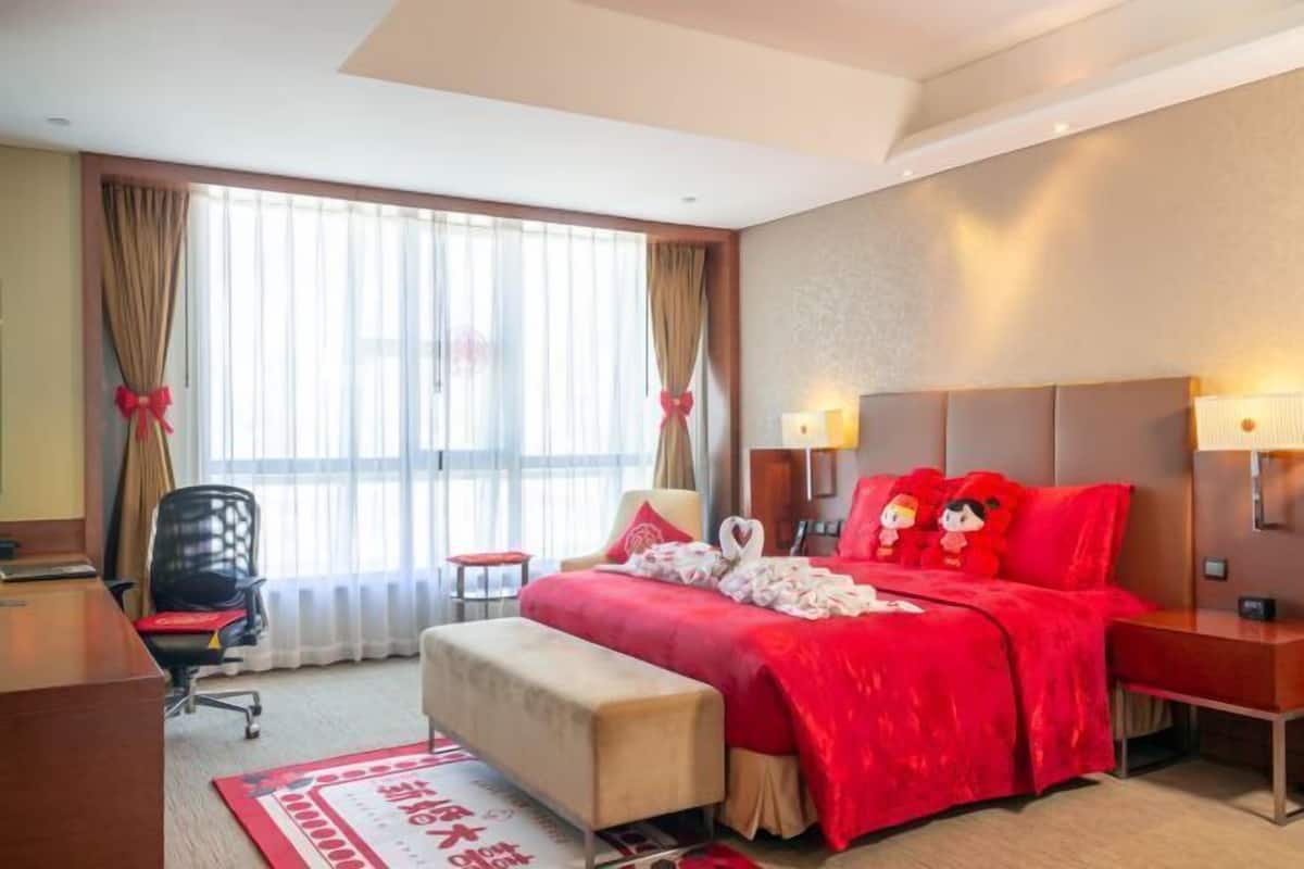 1 bedroom, premium bedding, down duvets, minibar