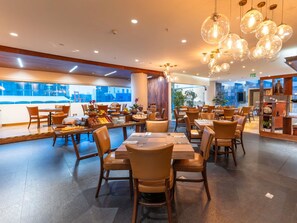 每日供應吃到飽早餐 (每人 USD19.16)