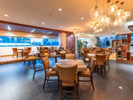 Colazione a buffet a pagamento, servita tutte le mattine 