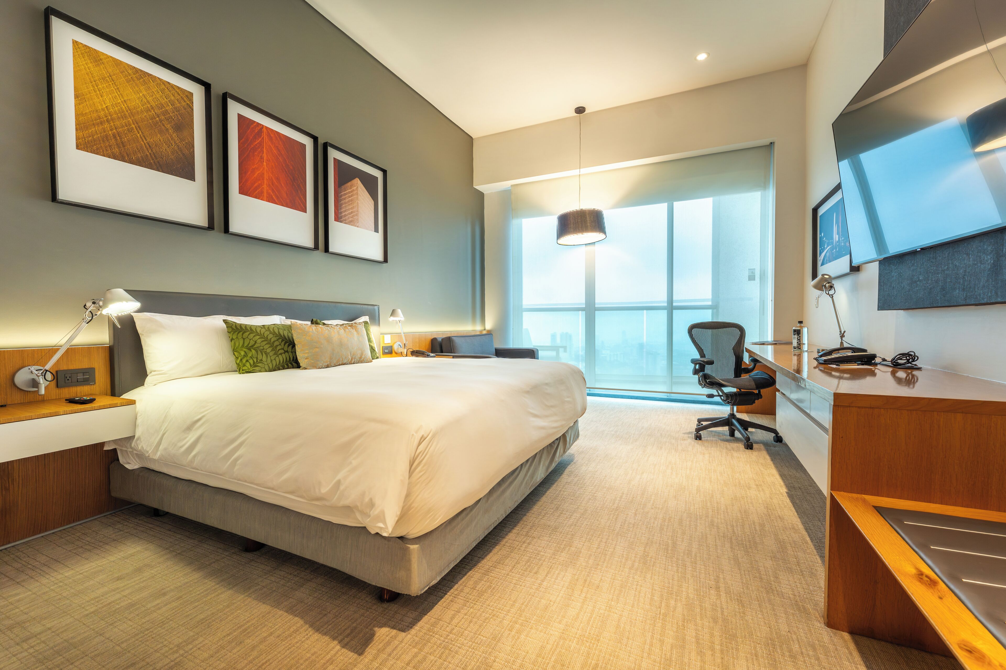 Estúdio, 1 cama King, sacada | Edredons de pluma, frigobar, cofres nos quartos, escrivaninha