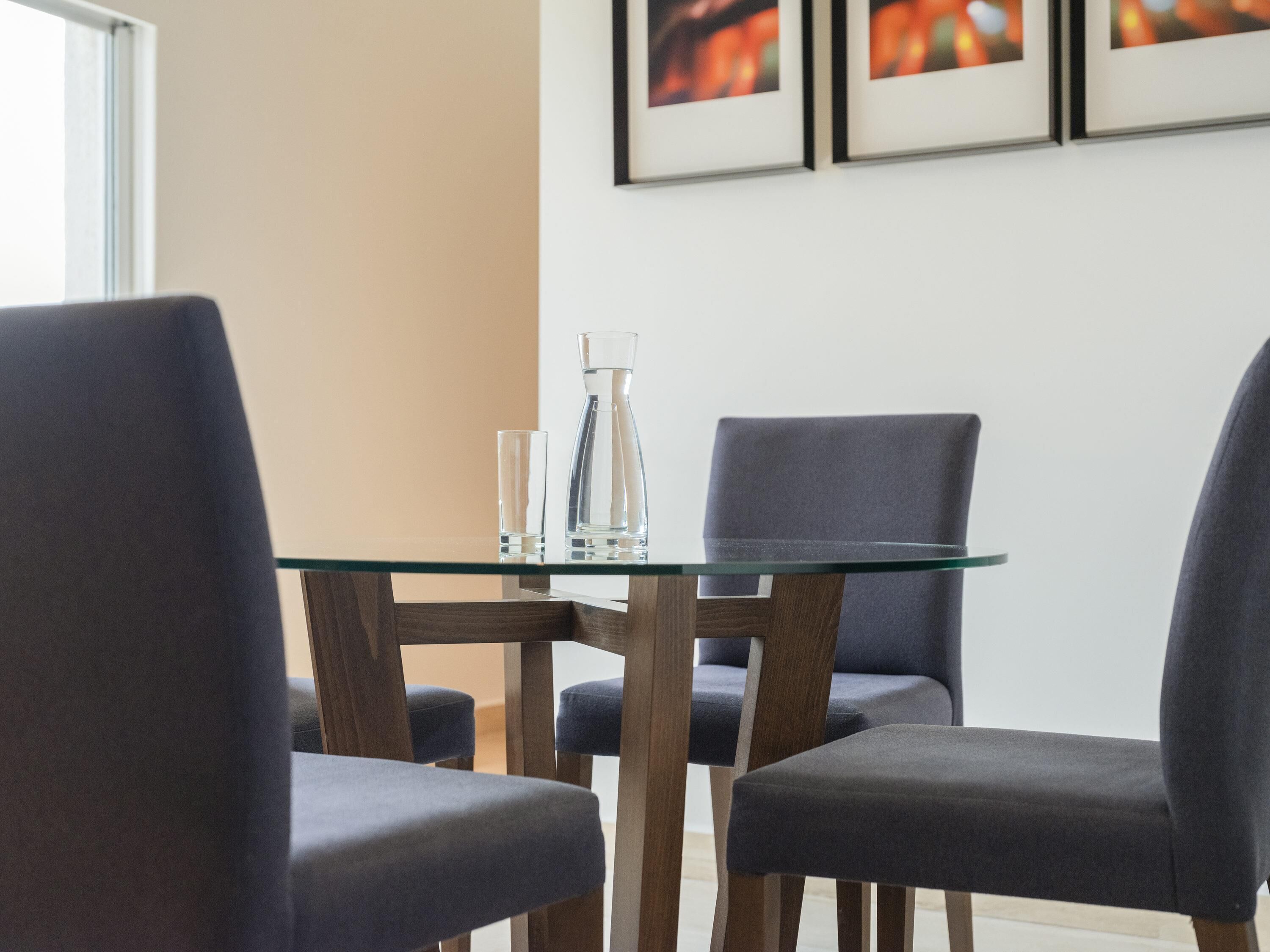 Dundyner, minibar, safe på rommet og skrivebord