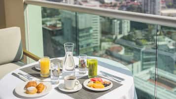 Daunenbettdecken, Minibar, Zimmersafe, Schreibtisch