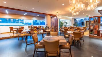 Daily buffet breakfast (USD 19.16 per person)