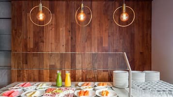 Daily buffet breakfast (USD 19.16 per person)