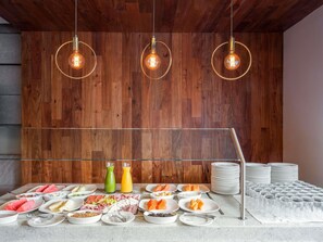 Daily buffet breakfast (USD 19.16 per person) - The Paragon Hotel Mexico City Santa Fe By Accor (Mexico City)