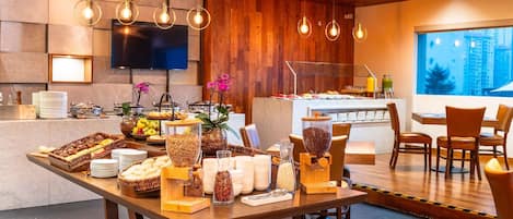 Petit déjeuner buffet (19.16 USD par personne)