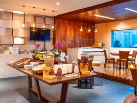 Petit déjeuner buffet servi tous les jours en supplément