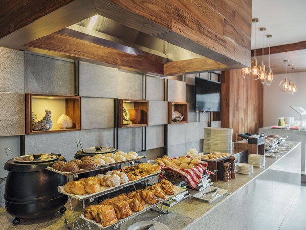 Tägliches Frühstücksbuffet (19.16 USD pro Person)