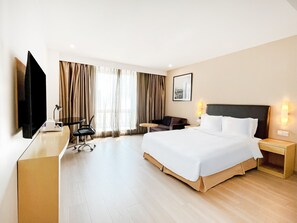 A hotel room with a bed, desk, chair, television, and curtains. - Holiday Inn Express Changzhou Center by IHG (Changzhou)