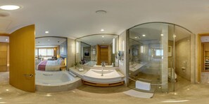 Premium bedding, down duvets, minibar, in-room safe - Holiday Inn Shijiazhuang Central by IHG (Shijiazhuang)