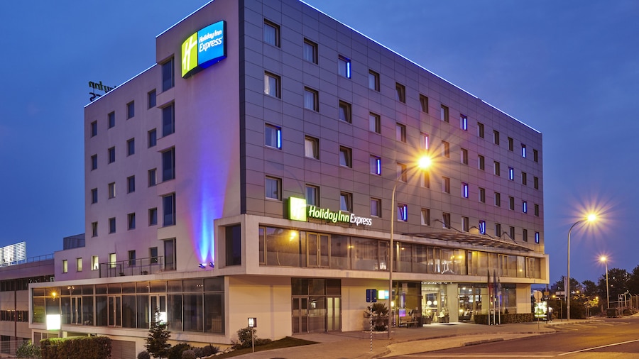 Holiday Inn Express Lisbon - Alfragide by IHG