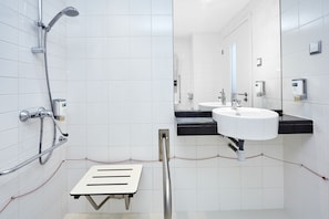 A modern bathroom with a shower, a sink, and a mirror. - Holiday Inn Express Lisbon - Alfragide by IHG (Oeiras)