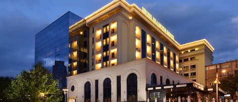 Façade de lâhĂ©bergement - soirĂ©e/nuit