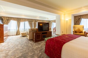 Frette Italian sheets, premium bedding, down comforters, minibar - Swiss Diamond Hotel Prishtina (Pristina)