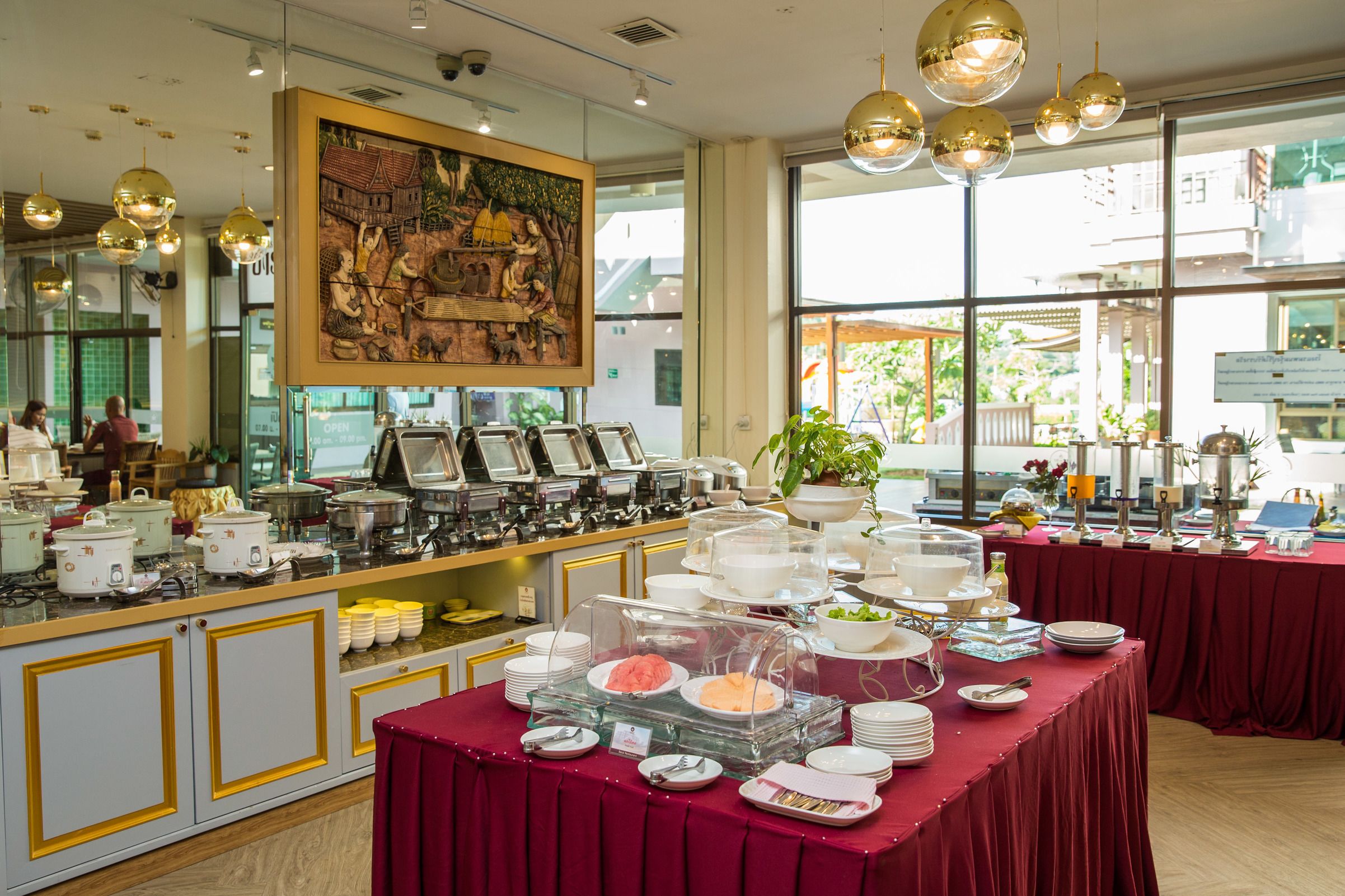 daily cooked-to-order breakfast (thb 150 per person)