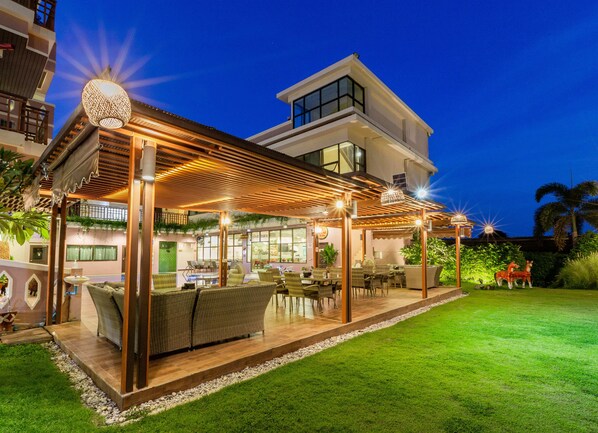 Breakfast, lunch and dinner served - Phanomrung Puri Boutique Hotels and Resorts (Nang Rong)