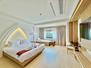 Ivory Deluxe Room | Minibar, rollaway beds, free WiFi, bed sheets