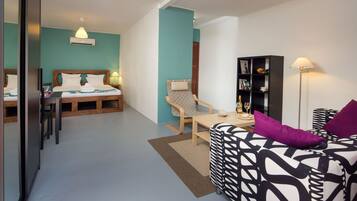 Traditional Cottage | Lobby