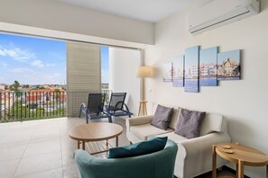 أغطية فراش متميزة وخزنة داخل الغرفة وطراز فريد لكل وحدة